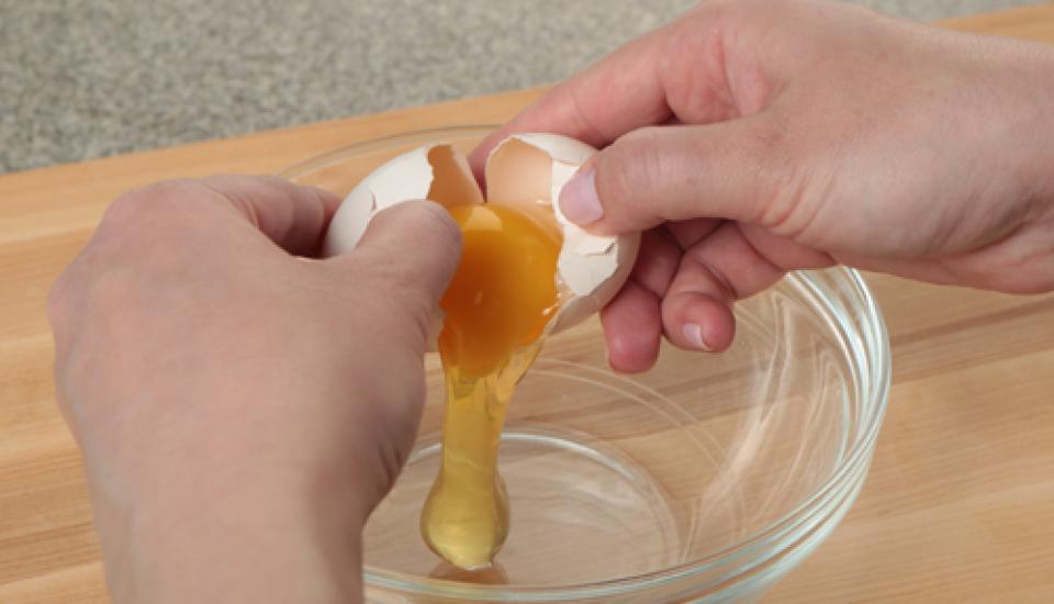easy way to crack eggs