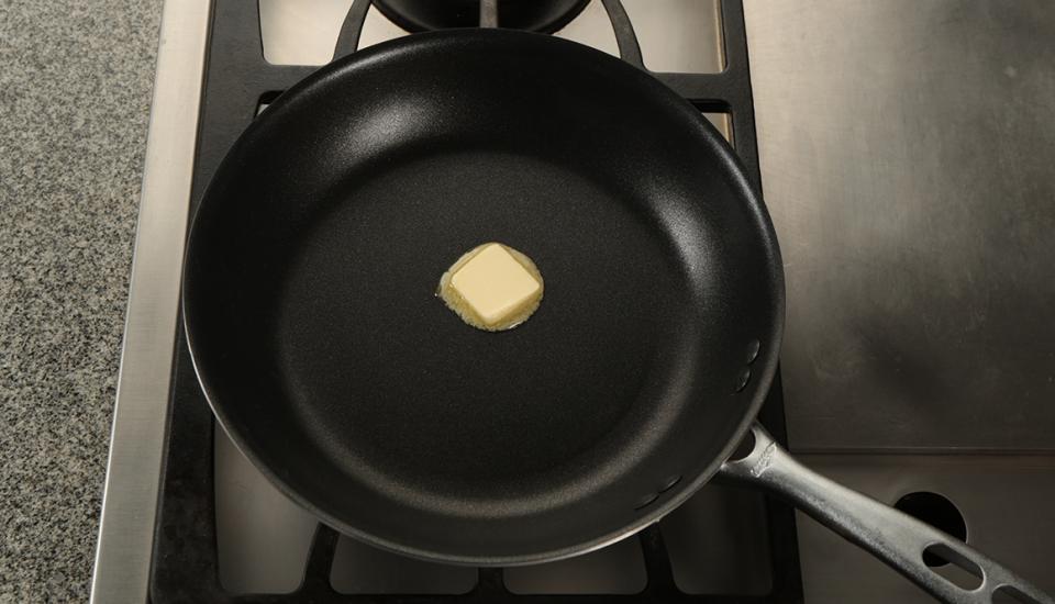 How to Fry an Egg in a Cast Iron Skillet (4-Step Process)