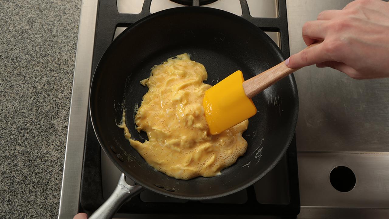 Why Do My Scrambled Eggs Always Stick to the Pan? 