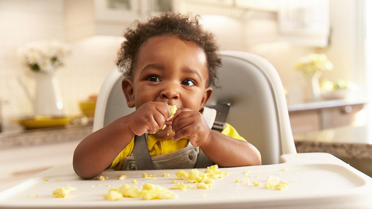 When Can Babies Start Eating Baby Food? Tips for When and How to
