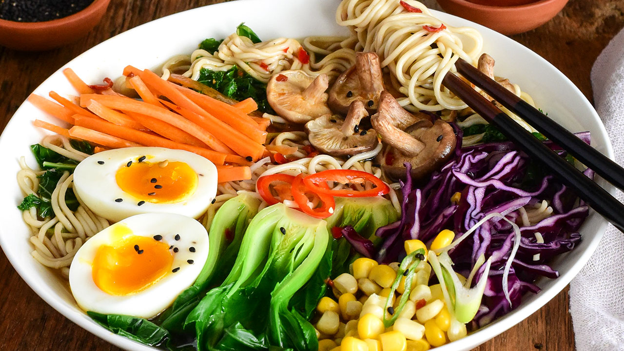 https://media.eggs.ca/assets/RecipeThumbs/Healthy-Ramen-Topped-with-Boiled-Egg-1280x720.jpg