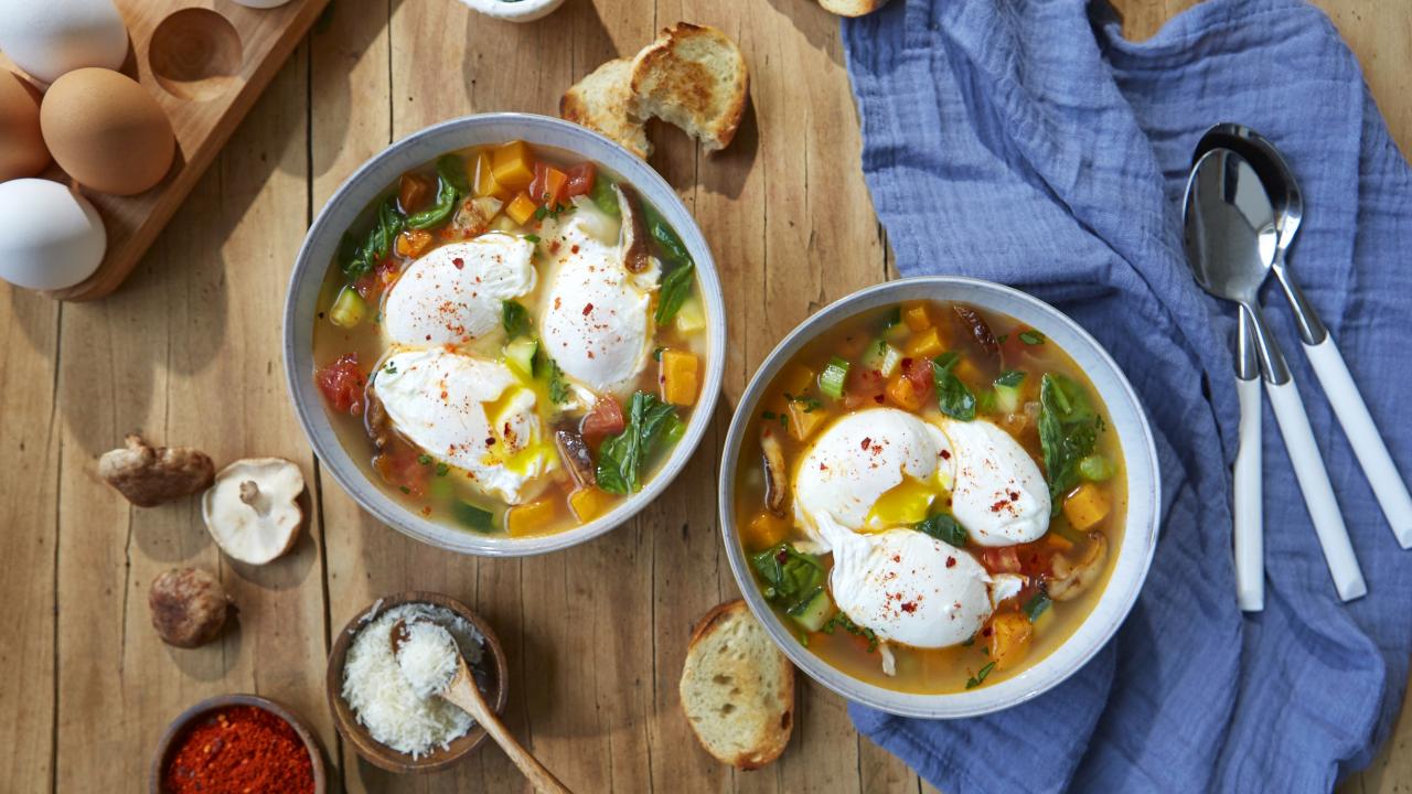 https://media.eggs.ca/assets/RecipeThumbs/_resampled/FillWyIxMjgwIiwiNzIwIl0/2021-09-17-WED-2021-Hearty-Vegetable-Soup-Topped-With-Eggs-Chef-Kimberly.jpg