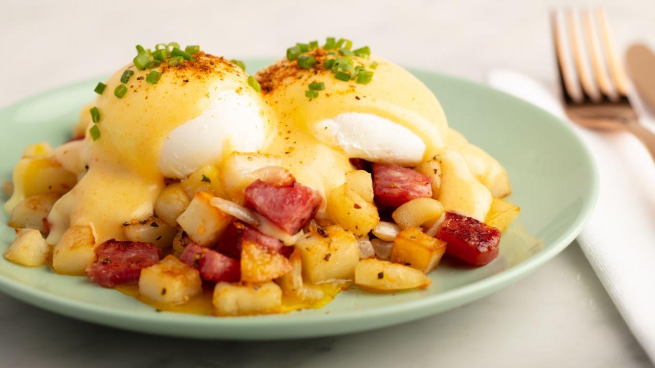 Korean Style Eggs Benedict Recipe - Oh Yasmin Eats